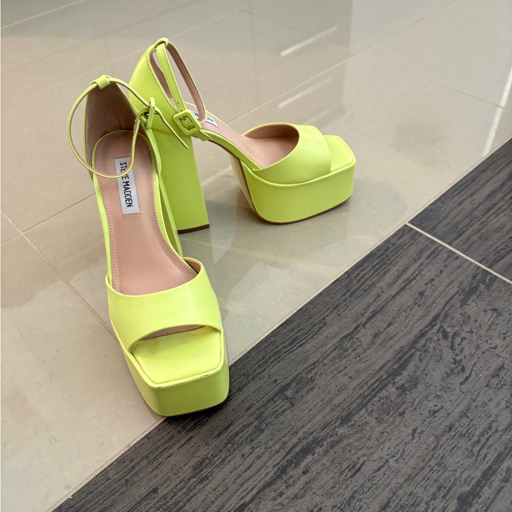 Steve Madden Women's Bright lime green Platform Sandals